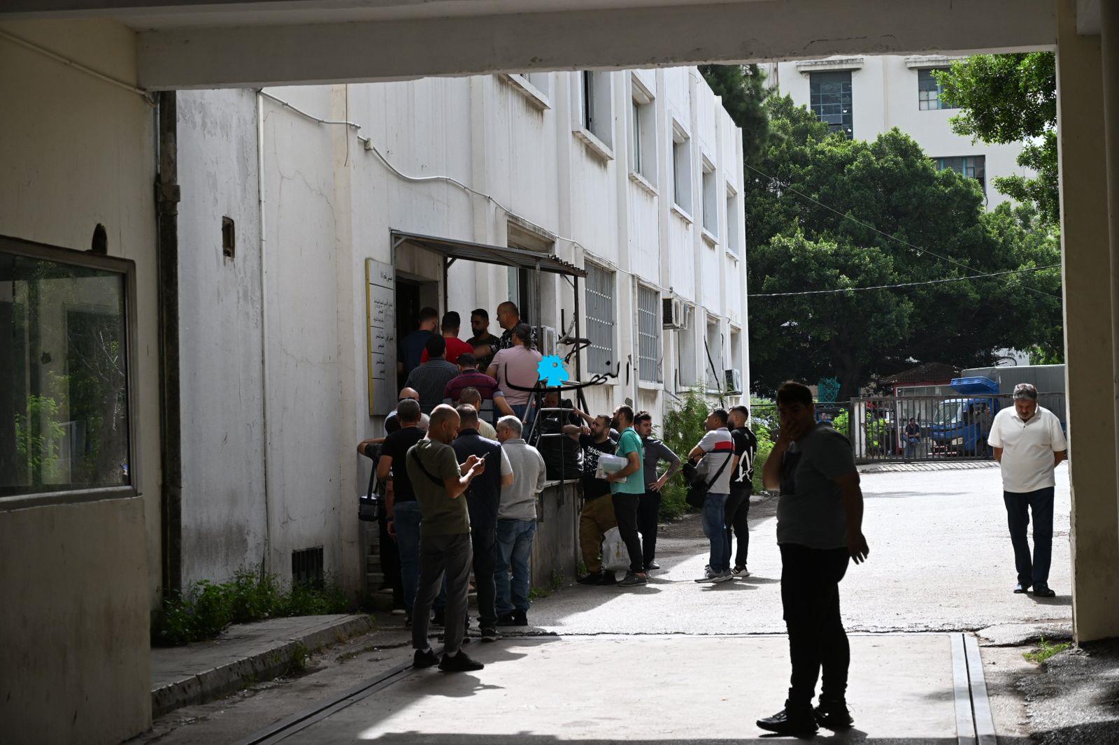 تراجع حركة إقامة الحواجز في بيروت وازدحام في مصلحة تسجيل السيارات (صور - فيديو)